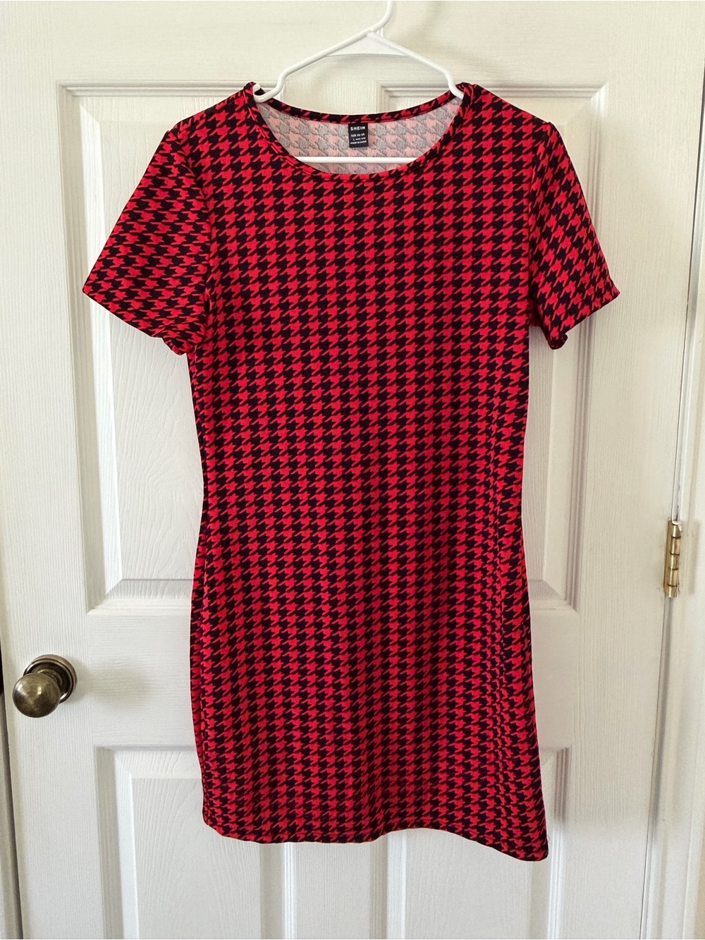 SHEIN Red and Black Houndstooth Short Sleeve Dress